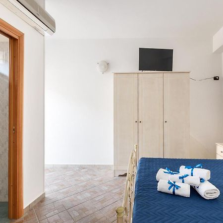 Joy Home Apartments Maruggio Habitación foto